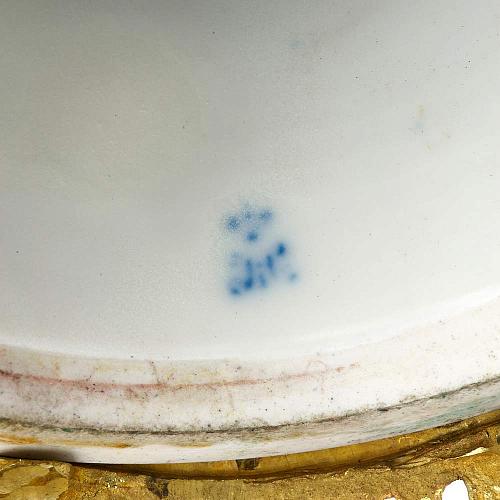 Ваза декоративная с живописными миниатюрами в медальонах