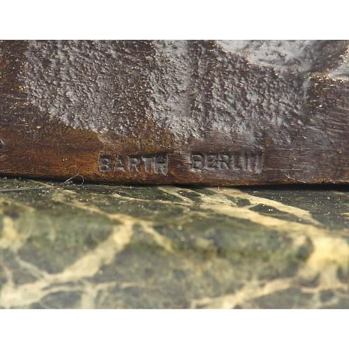 Скульптура «Взлетающий орел»