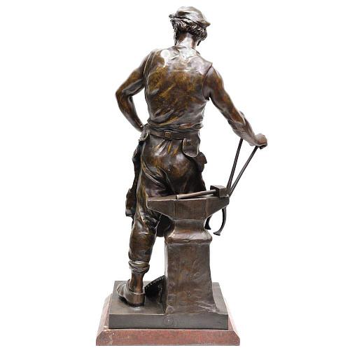 Скульптура "Труд" / LE TRAVAIL /