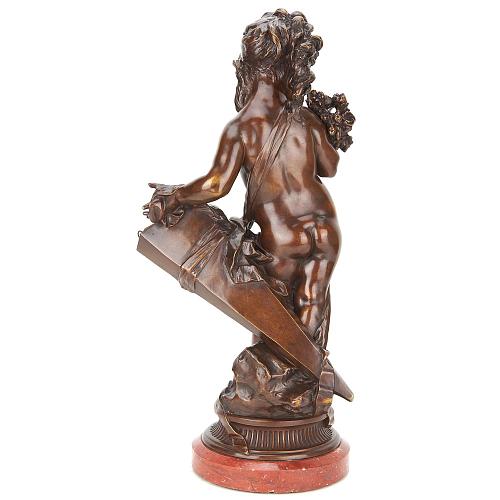 Скульптура "Девочка с корзинкой для цветов."