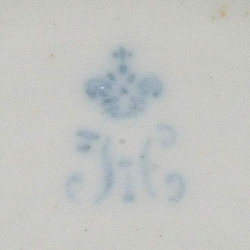 Тарелка "Букет с белым шиповником и маком"