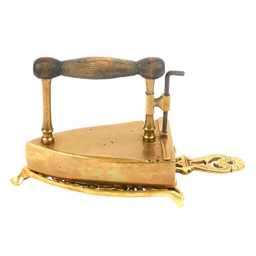 Утюг на подставке. 19-век.