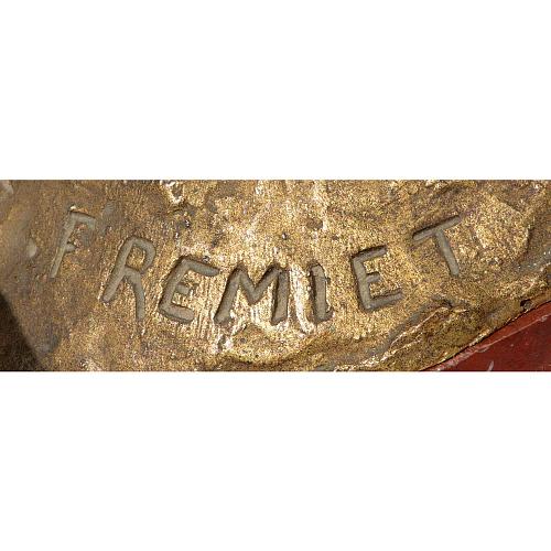 Скульптурная композиция "Святой Георгий и дракон"