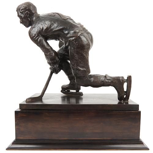 Скульптура "Хоккеист"