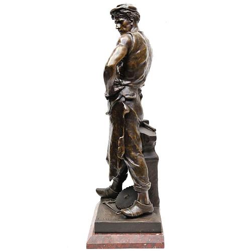 Скульптура "Труд" / LE TRAVAIL /