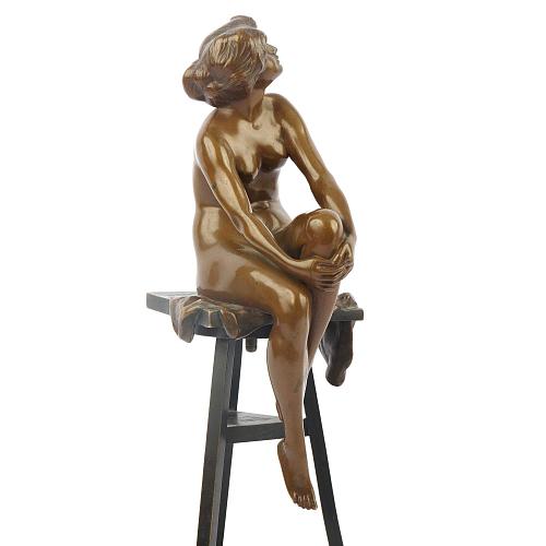 Скульптурная композиция "Натурщица"