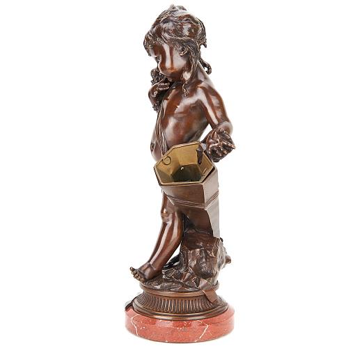 Скульптура "Девочка с корзинкой для цветов."