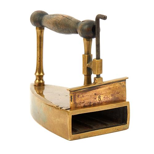 Утюг на подставке. 19-век.