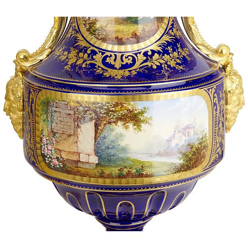 Каминный гарнитур из трех вазонов "Рокайль"