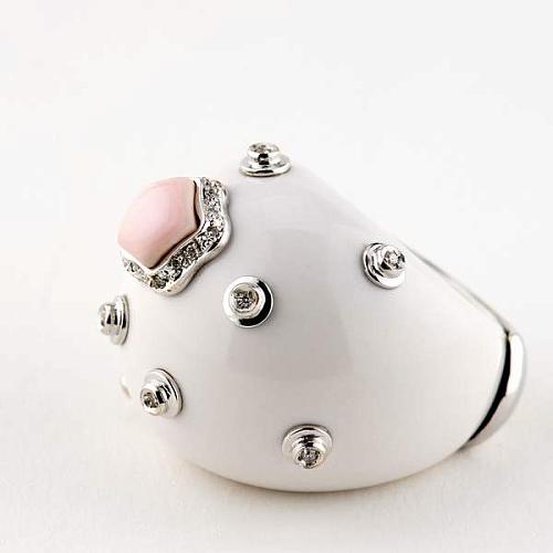 Кольцо с бриллиантами, кораллом и белым ониксом