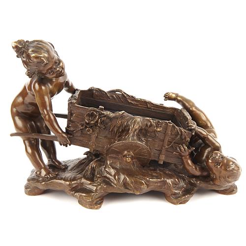 Кабинетная скульптура для деловых бумаг. Моро.