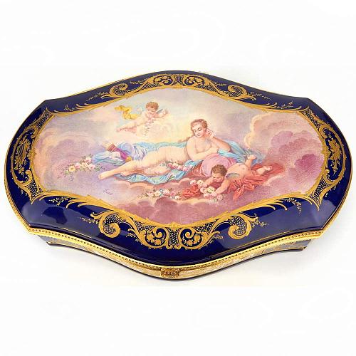 Шкатулка "Богиня Аврора с амурами"