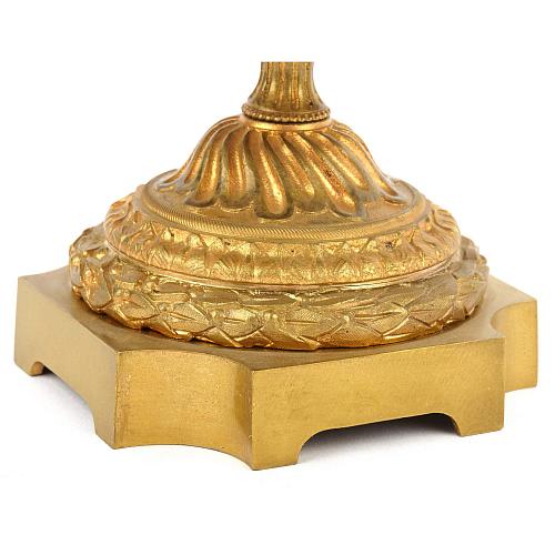 Ваза с живописным мифологическим сюжетом и женскими маскаронами на ручках