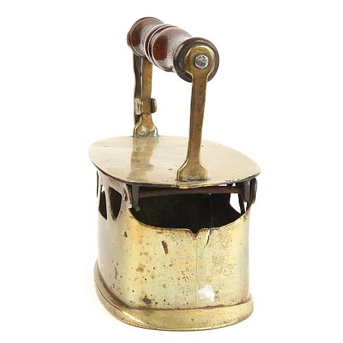 Угольный утюг. 18-век