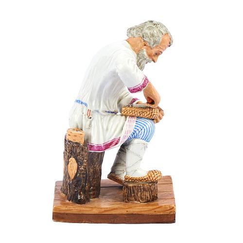 Скульптурная композиция "Крестьянин плетущий лапти"