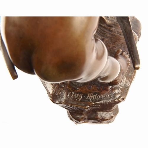 Кабинетная скульптура для деловых бумаг. Моро.