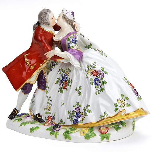 Скульптурная композиция "Дама и кавалер"