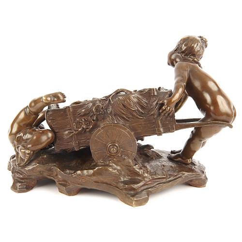 Кабинетная скульптура для деловых бумаг. Моро.