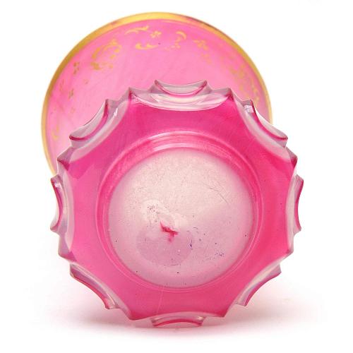 Вазочка трехслойного стекла.