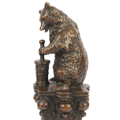 Скульптура «Медведь - пасечник». Бергман