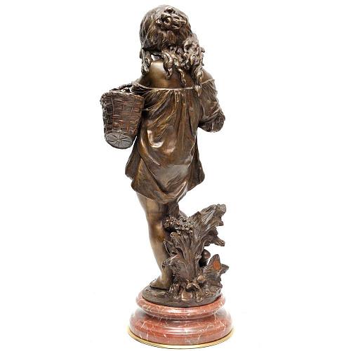 Скульптурная композиция "Невинность".