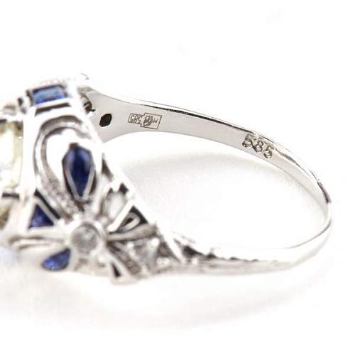 Кольцо с бриллиантами и сапфирами