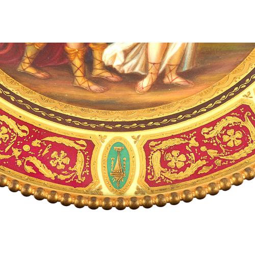 Ваза с живописным мифологическим сюжетом и женскими маскаронами на ручках