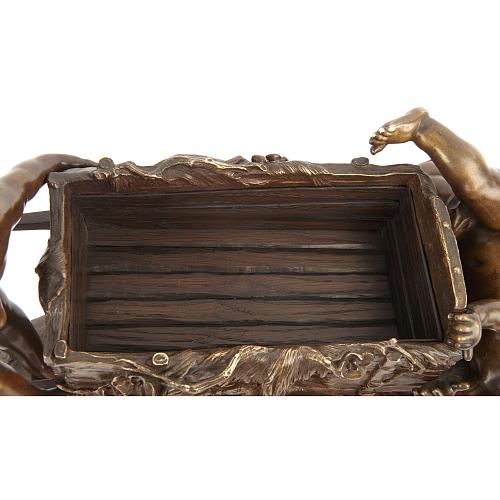 Кабинетная скульптура для деловых бумаг. Моро.