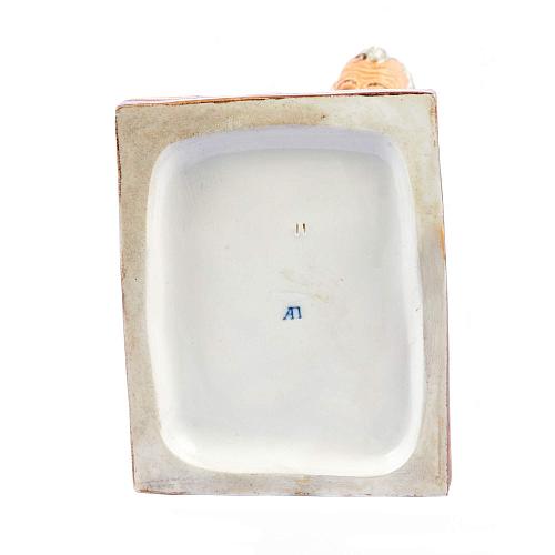 Скульптурная композиция "Крестьянин плетущий лапти"