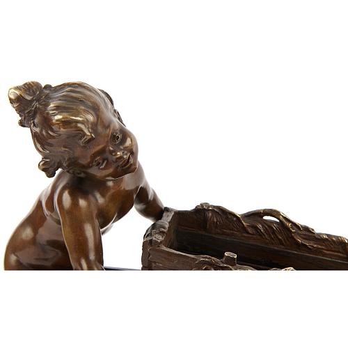 Кабинетная скульптура для деловых бумаг. Моро.