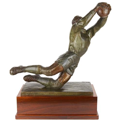 Скульптура "Вратарь на месте"