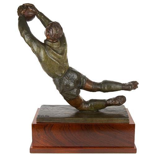 Скульптура "Вратарь на месте"