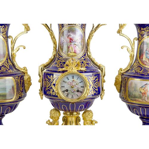 Каминный гарнитур из трех вазонов "Рокайль"