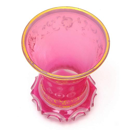 Вазочка трехслойного стекла.