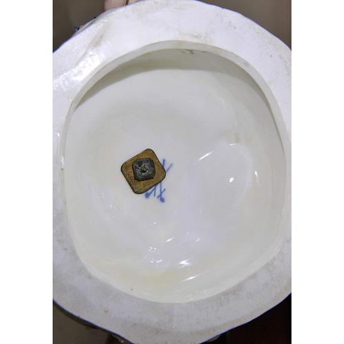 Декоративная ваза "Времена года" на подставке.