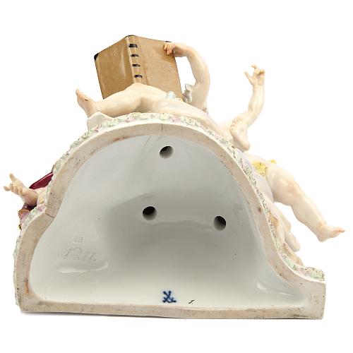 Скульптурная композиция "Аллегория поэзии".