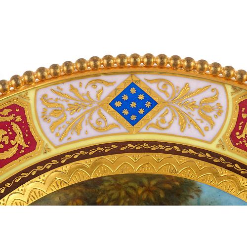 Ваза с живописным мифологическим сюжетом и женскими маскаронами на ручках