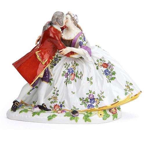 Скульптура с галантной сценой. Мейсен.