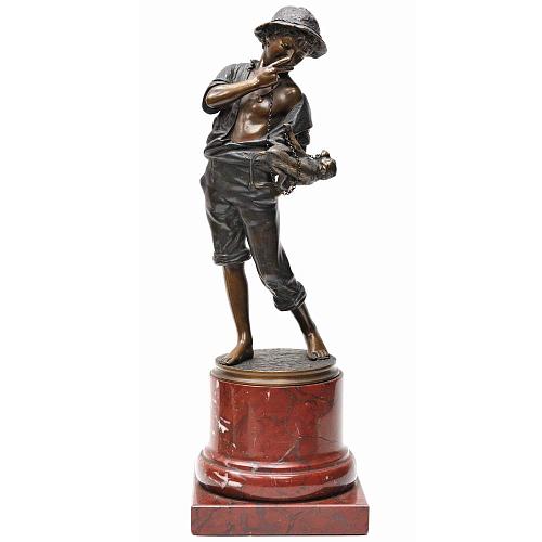 Статуэтка "Мальчик с обезьянкой"