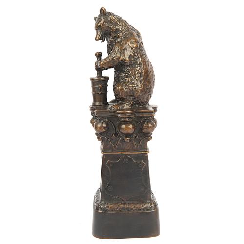 Скульптура «Медведь - пасечник». Бергман