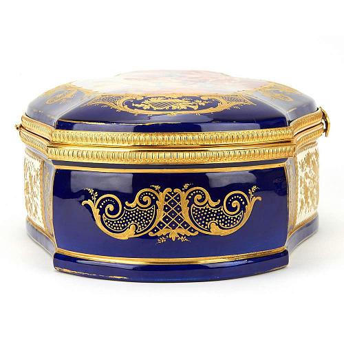 Шкатулка "Богиня Аврора с амурами"