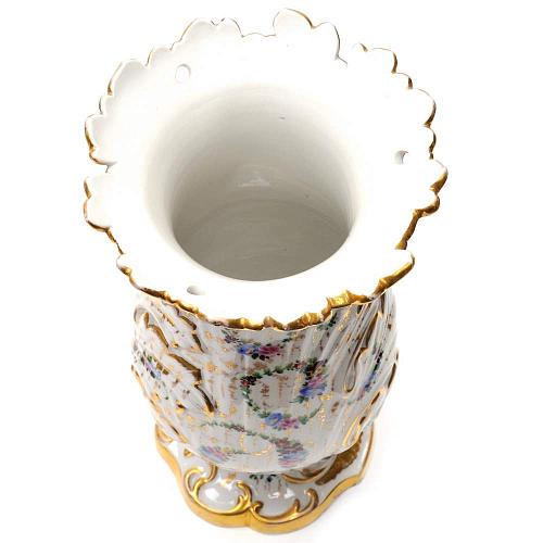 Ваза с рельефом "Листья".