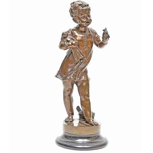 Статуэтка "Девочка с куклой и пасхальным яйцом в мешочке"