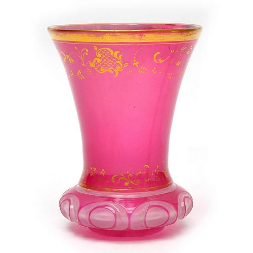 Вазочка трехслойного стекла.