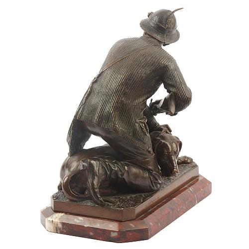 Скульптурная композиция «Охотник с собакой»