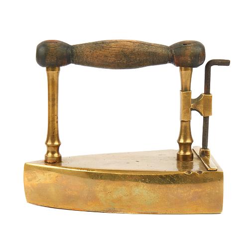 Утюг на подставке. 19-век.