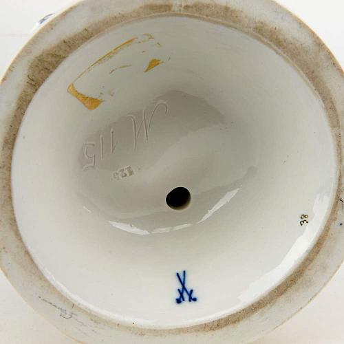 Meissen "Амур с голубем". 31 см.