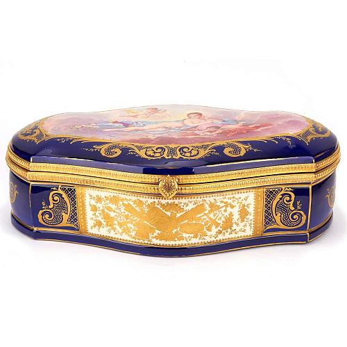 Шкатулка "Богиня Аврора с амурами"