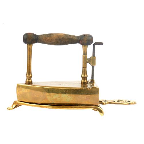 Утюг на подставке. 19-век.