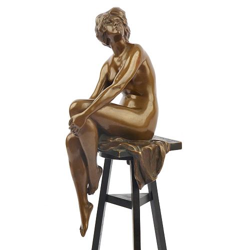 Скульптурная композиция "Натурщица"